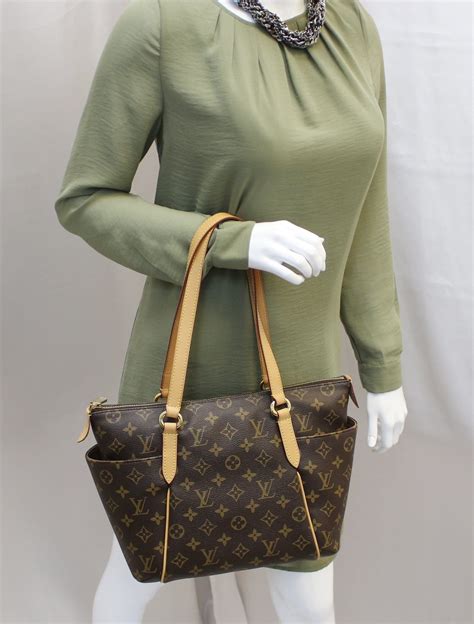 louis vuitton totally monogram pm